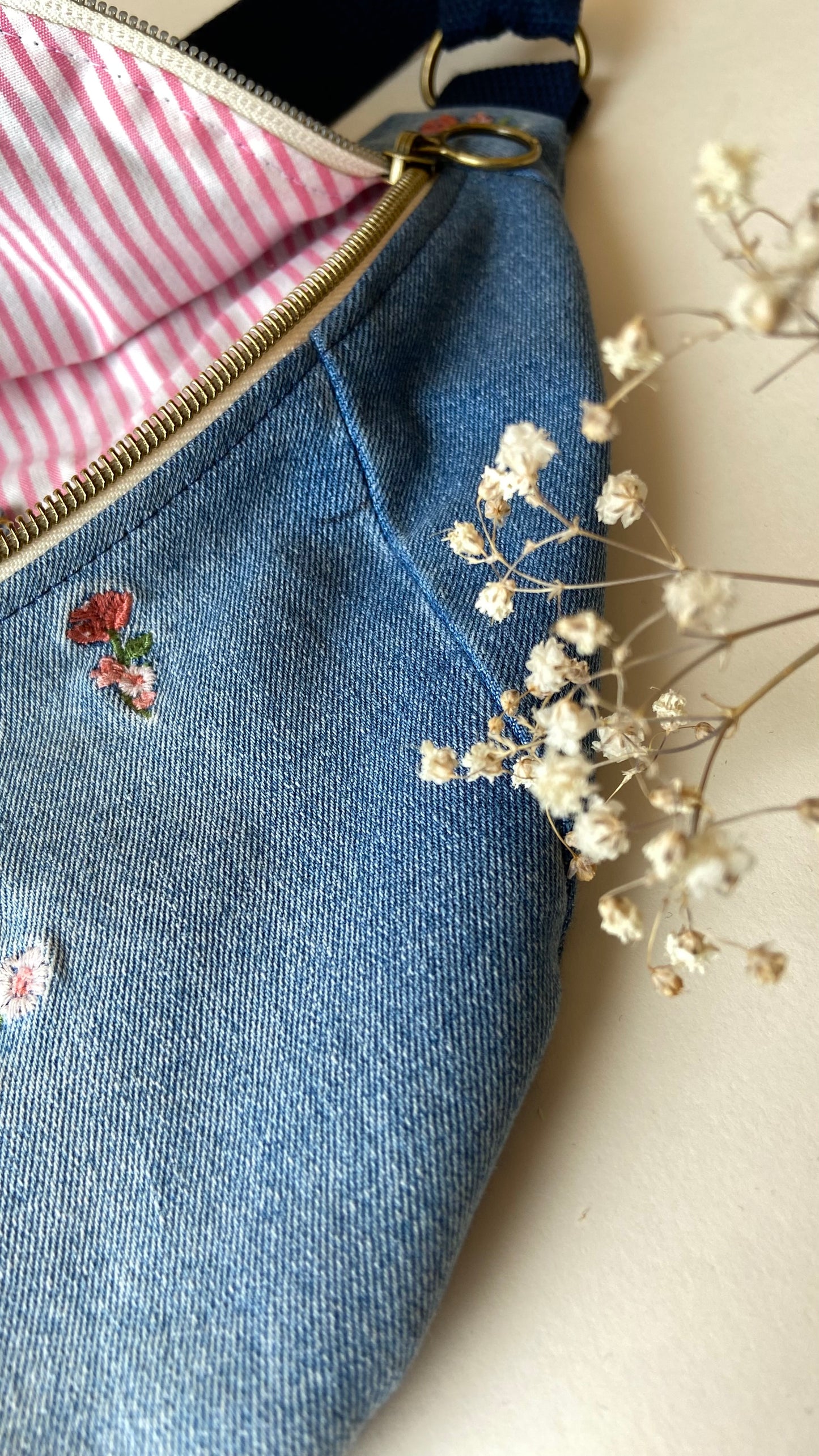 Banane en jeans brodé