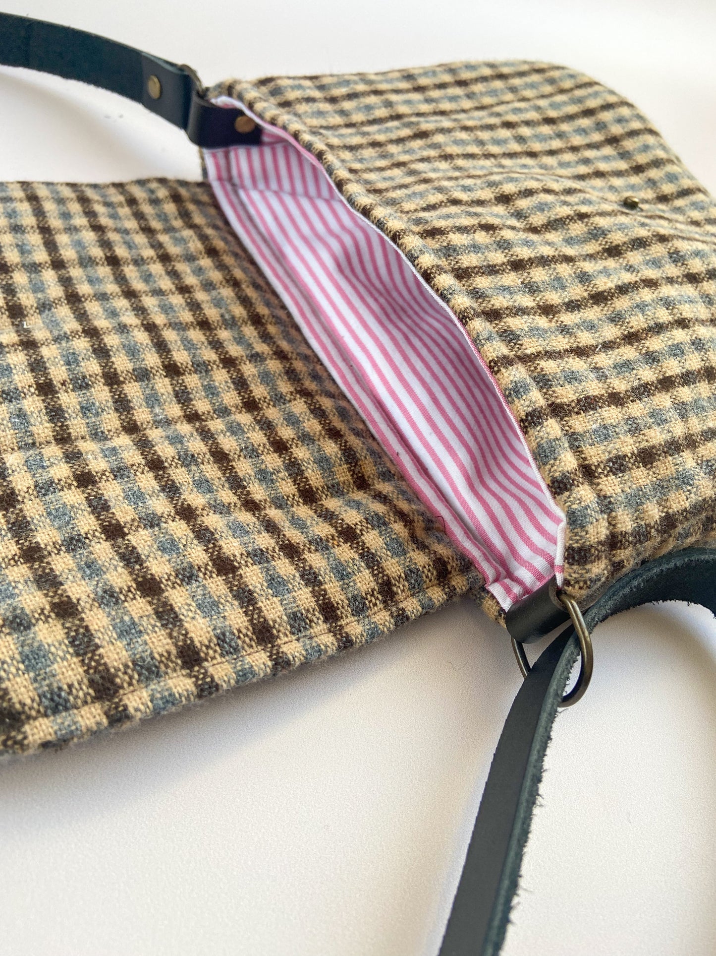 Sac bandoulière en lainage ancien – pièce unique upcyclée