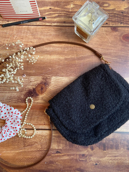 Le petit sac bandoulière moumoute