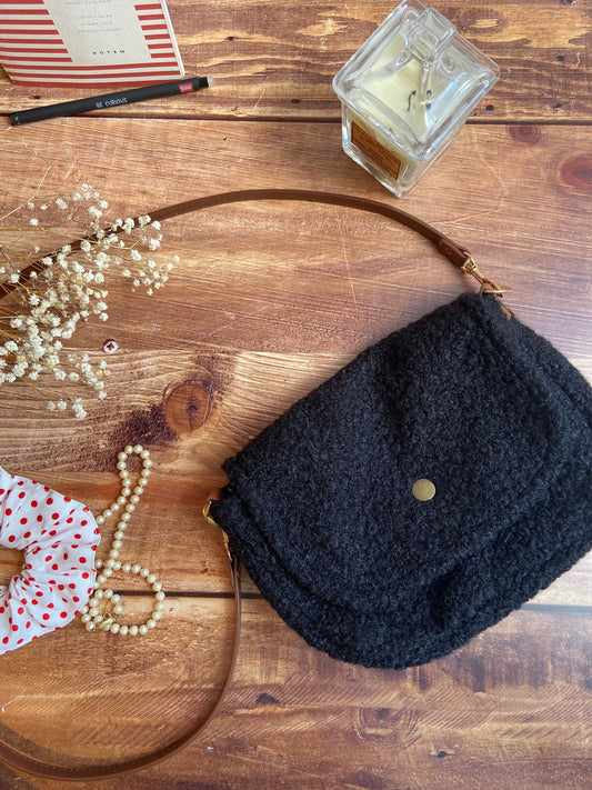 Le petit sac bandoulière moumoute