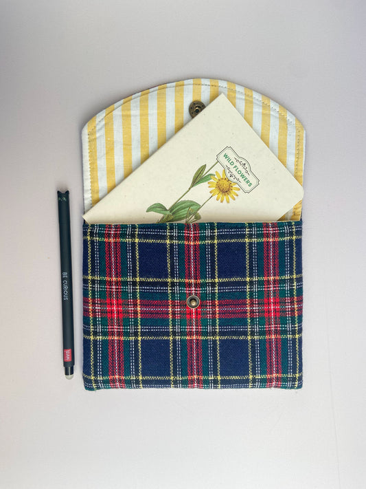 pochette en tissu chiné revalorisé – pièce unique artisanale